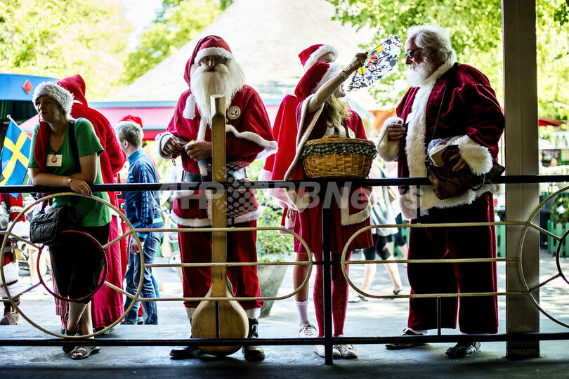 サンタが「5種競技」に挑戦、デンマーク