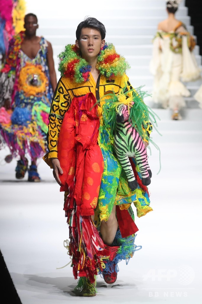 テーマは伝統と現代の衝突 南京芸術学院で卒業記念のファッションショー