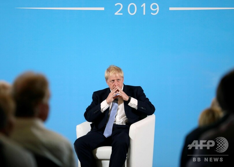 英首相後任候補ら、支持求め草の根運動 ソーセージ作りに羊の毛刈りも