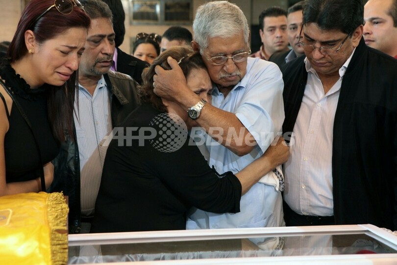 チャベス大統領の遺体、永久展示へ ベネズエラ