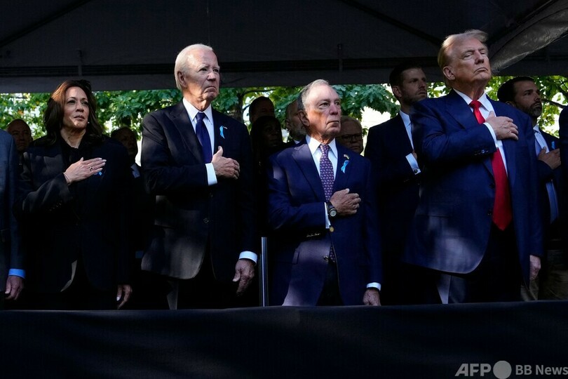 バイデン氏、トランプ氏の赤い帽子かぶる 9.11に「団結」示す