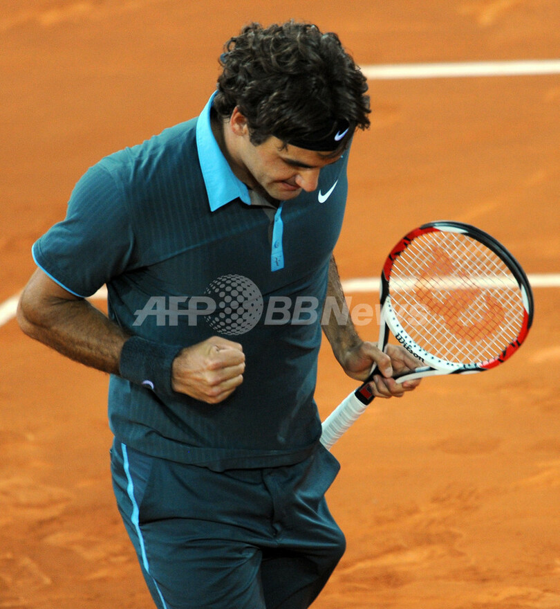フェデラー デルポトロ下し決勝進出、マドリード・オープン