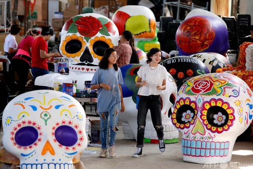 【今日の1枚】「死者の日」に向け「頭蓋骨」作り、メキシコ