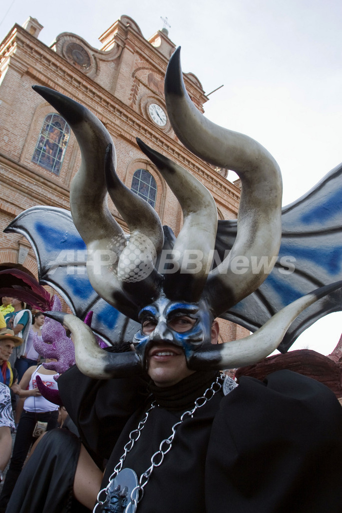 迫力満点、コロンビア「悪魔のカーニバル」