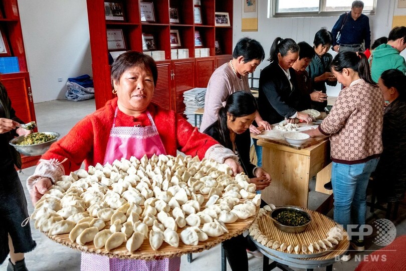 河南省で千人餃子の宴 中国の敬老の日、高齢者にふるまう