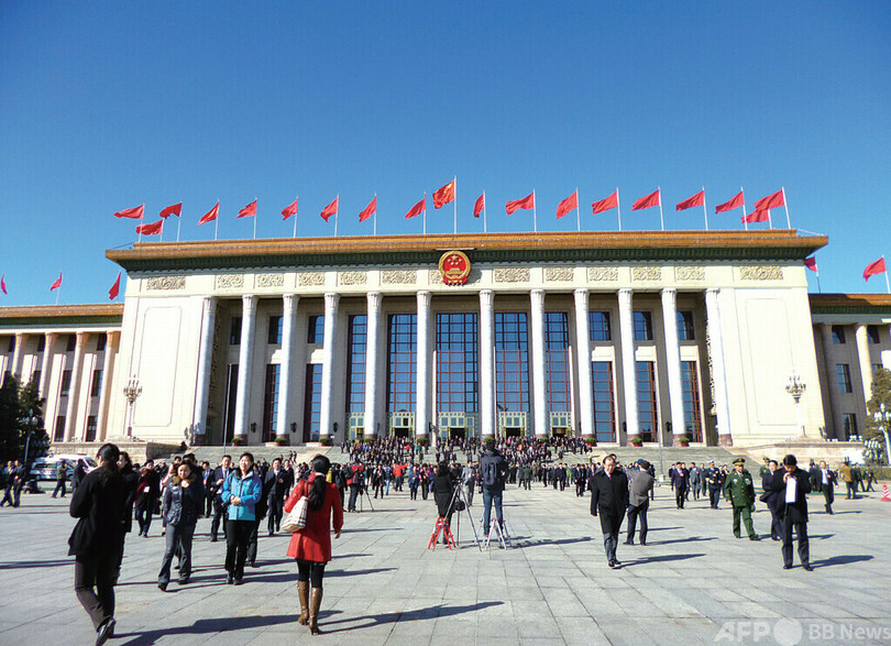 中国の全人代と政治協商会議、外国人記者にサービス提供