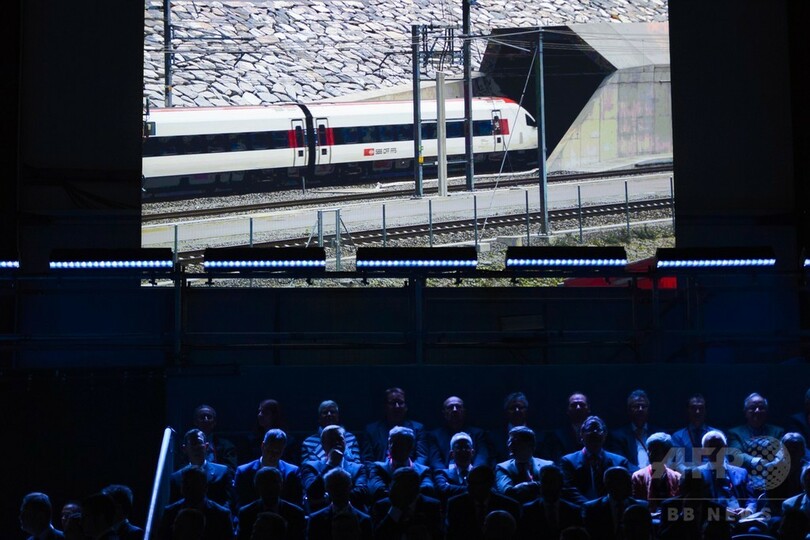 世界最長の鉄道トンネル開通、青函より長い57キロ スイス