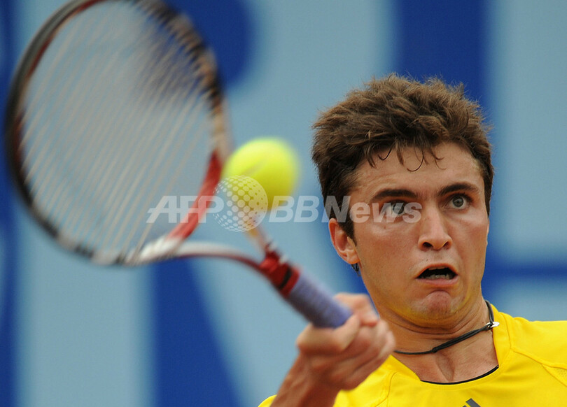 シモン アカスーソ退け決勝進出