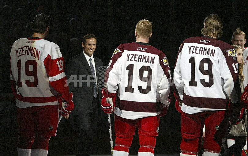 ＜06-07NHL＞スティーブ・アイザーマン氏の背番号「19」の永久欠番セレモニーが行われる - 米国
