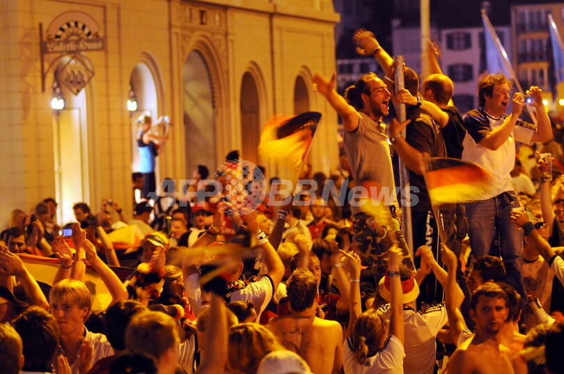 ドイツの暴徒がトルコ料理店を襲撃、ユーロ2008準決勝の試合直後