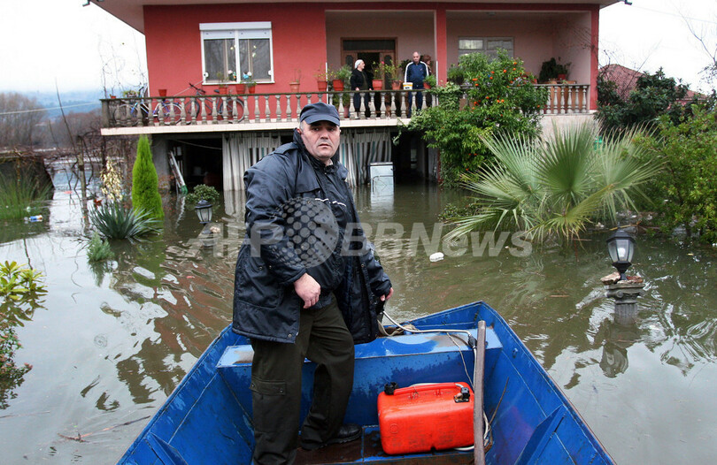 アルバニア北部で洪水、村の住民は避難拒否