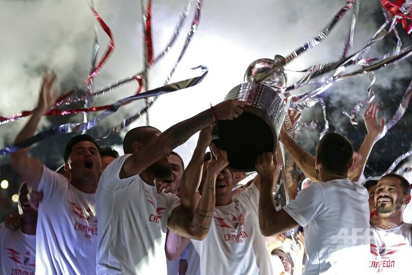 リベルタ杯制覇のリーベル・プレート、本拠地で優勝祝賀会