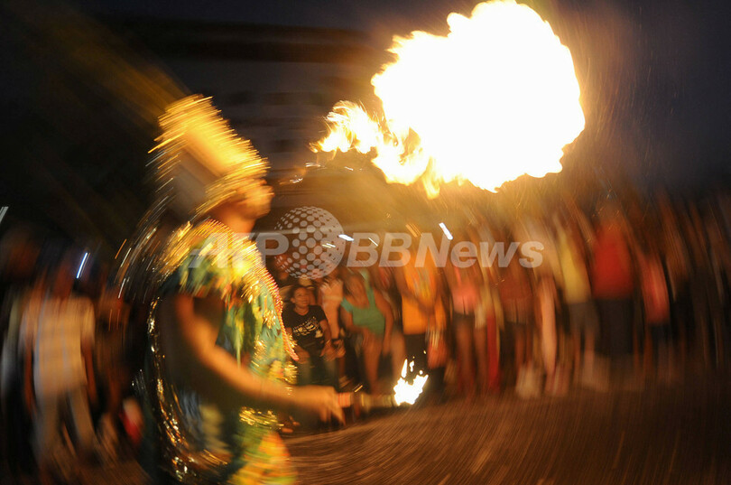 パナマで国を挙げてカーニバル祝う