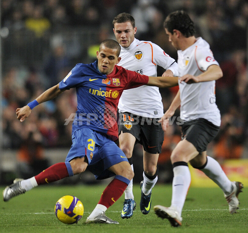 バルセロナ アンリのハットトリックでバレンシアに大勝