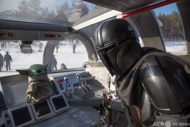 シベリアに「マンダロリアン」の宇宙船、SWファンが再現