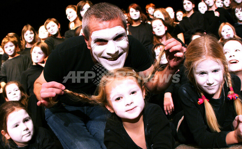 スロバキアでパントマイム・フェスティバル　集団マイムで世界記録