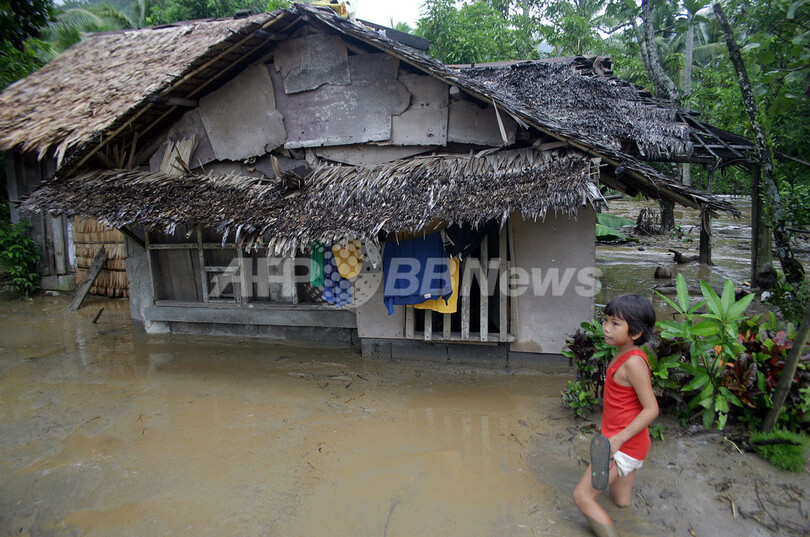 フィリピン東部の豪雨で土砂崩れが発生、住民160人以上が避難