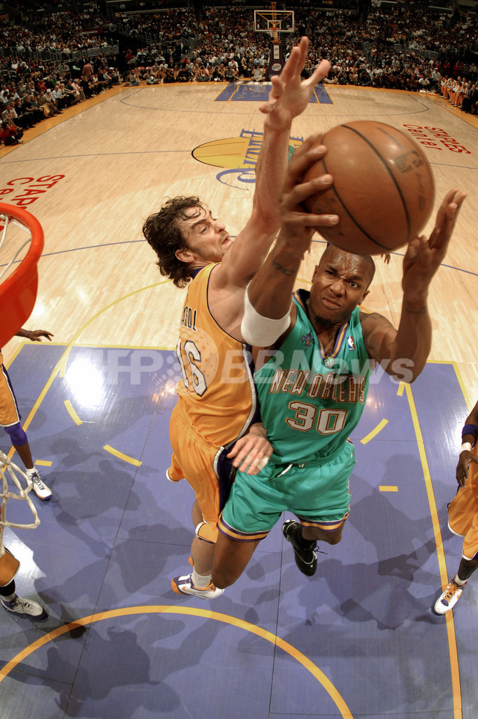 レイカーズ ホーネッツを下しパシフィック地区優勝