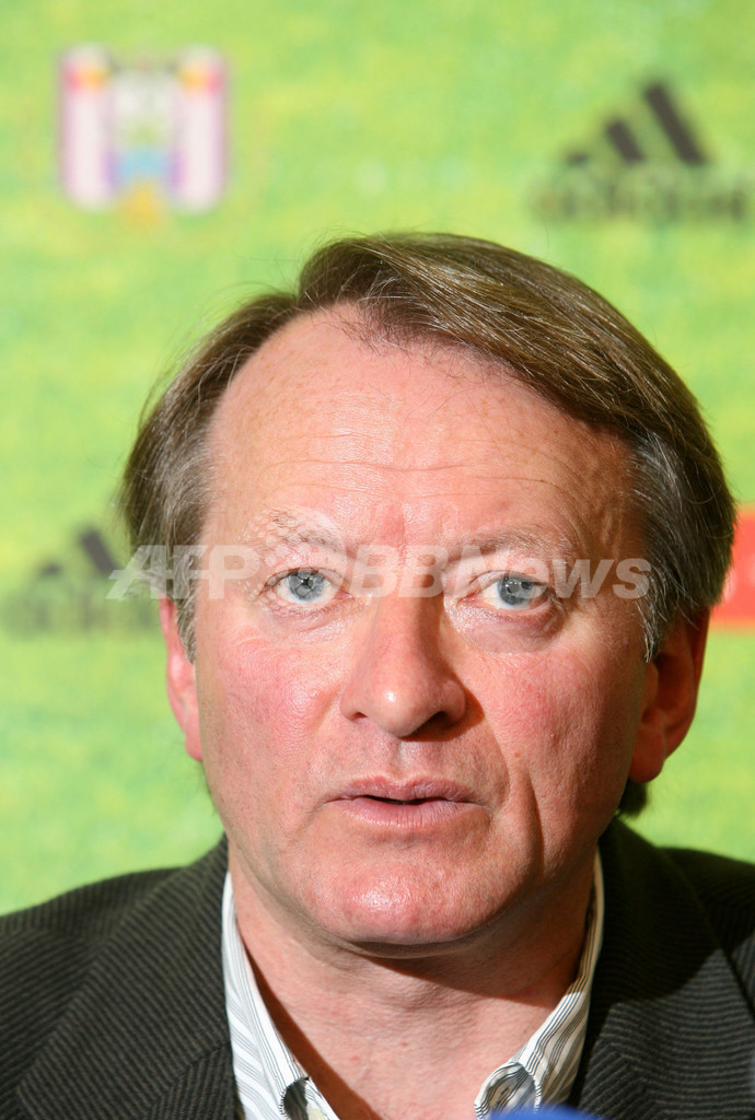 アンデルレヒト 新監督はヤコブス氏に