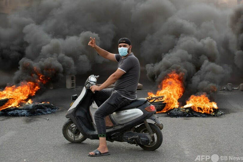 イラク首都騒乱で12人死亡 サドル師支持者、政府庁舎に突入