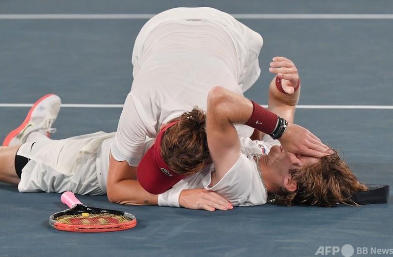 パフリュチェンコワ/ルブレフ組が混合ダブルス金、同胞対決に勝利