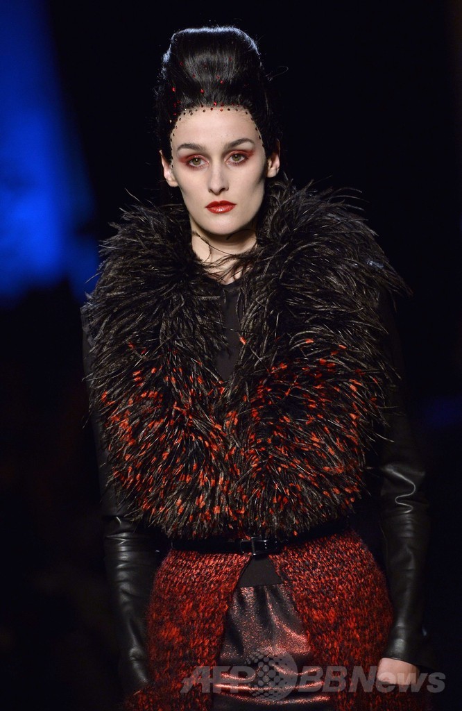 「ひげ面の女装歌手」も登場、J.P.ゴルチエ14/15年秋冬オートクチュール