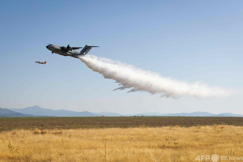 軍用機A400M、消防機への転用試験飛行に成功 エアバス