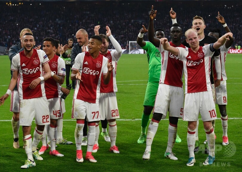 アヤックス、EL準決勝第1戦でリヨンに4発快勝