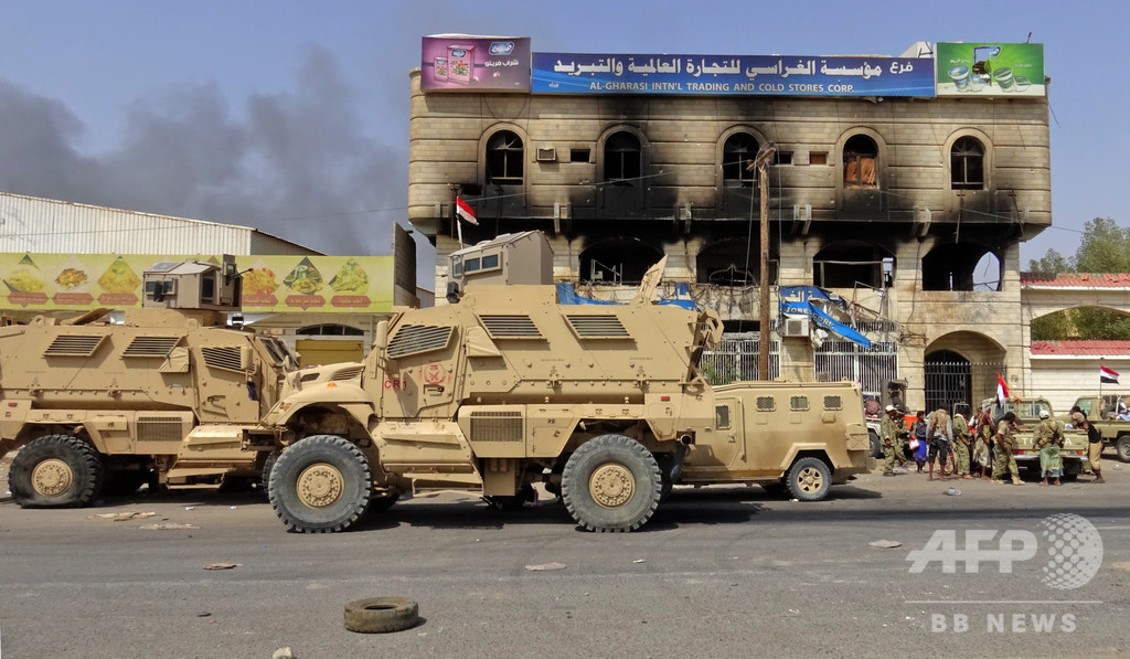 イエメン・ホデイダ、親政府派とフーシ派の戦闘で149人死亡 イエメン・ホデイダ、親政府派とフーシ派の戦闘で149人死亡