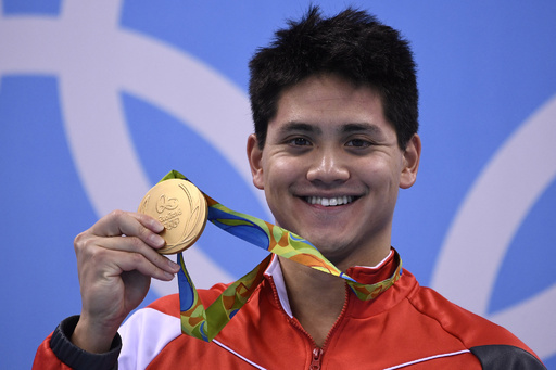 シンガポール初の五輪金メダリスト、競泳スクーリングが引退 写真3枚