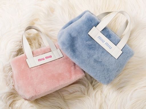 miumiu ファーバッグ ブルー ミュウミュウ」ファーバッグ世界先行発売、期間限定ショップ