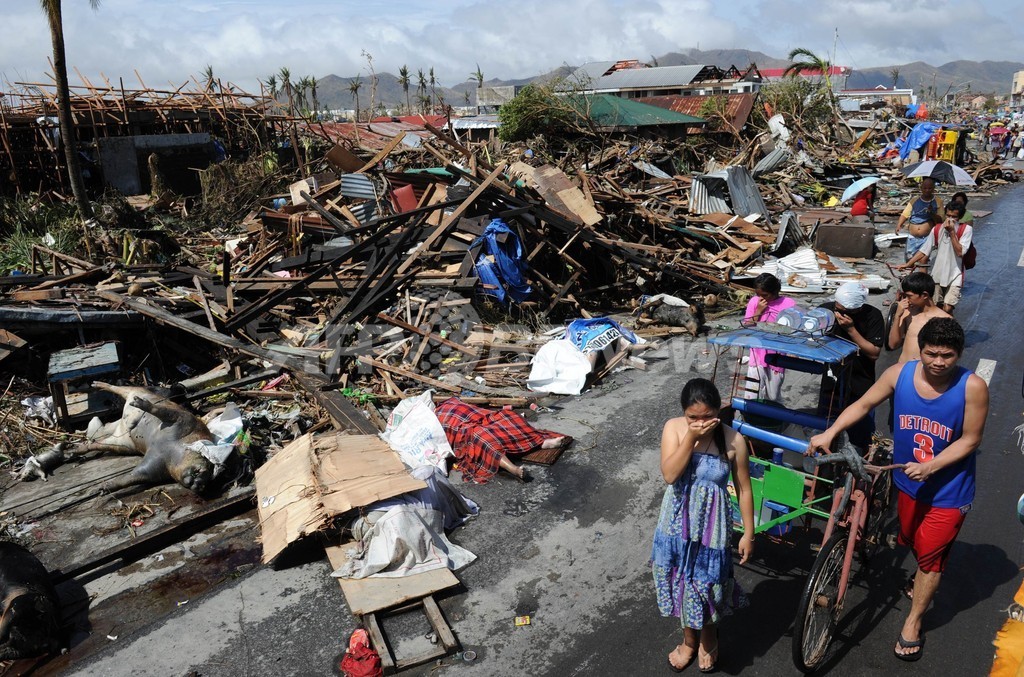 台風30号、サマール島で300人死亡 推計死亡者1万人以上 台風30号、サマール島で300人死亡 推計死亡者1万人以上