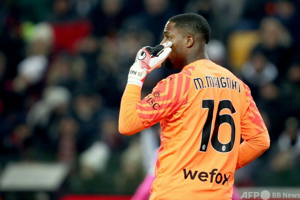 ミランGKへの差別チャントで試合中断、チームは劇的勝利 写真4枚 国際