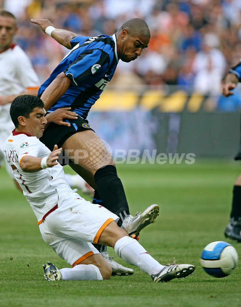 サッカー セリエA＞ローマ インテルに快勝しスクデット獲得を阻止