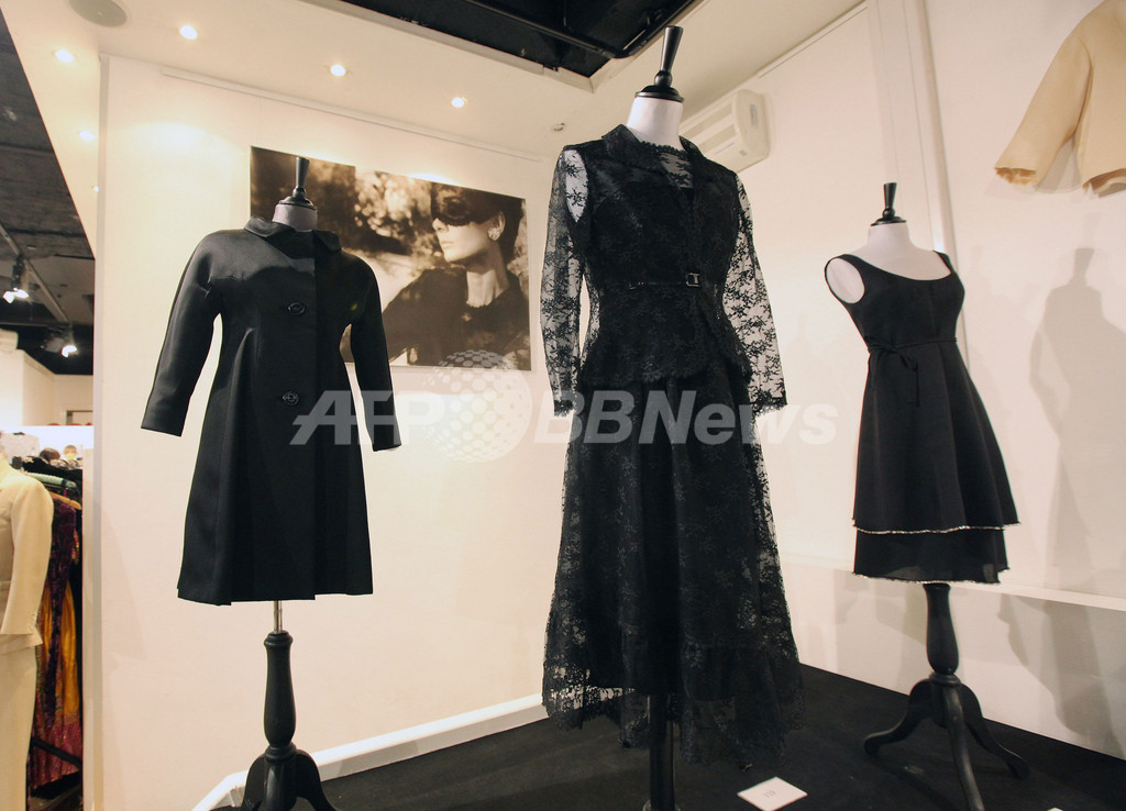 A・ヘプバーンの衣装競売、落札額合計は予想の2倍以上