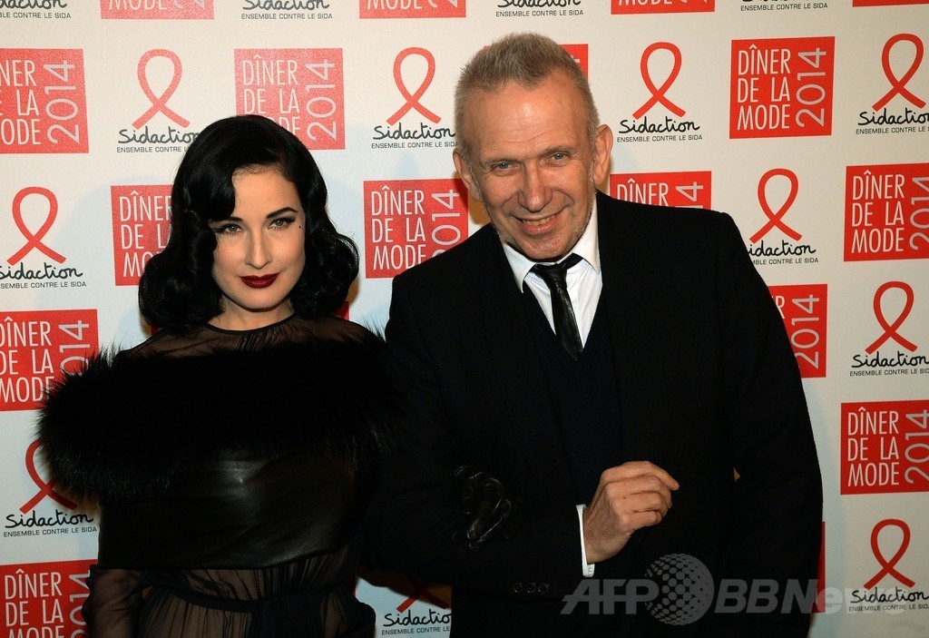 エイズ撲滅チャリティ・パーティーに、ゴルチエやカトリーヌ・ドヌーヴなど豪華ゲスト