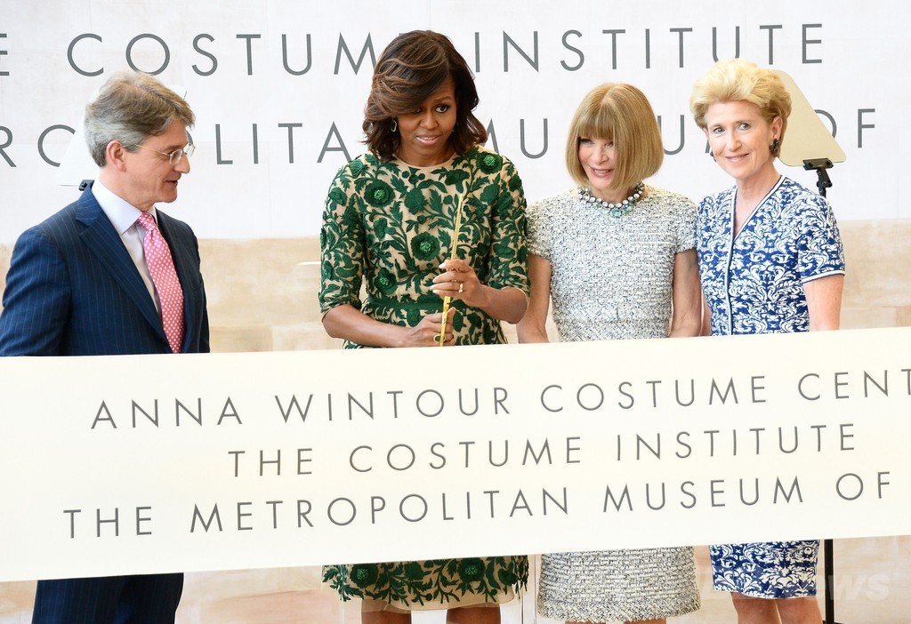 オバマ夫人がテープカット、アナ・ウィンター・コスチューム・センター開館式