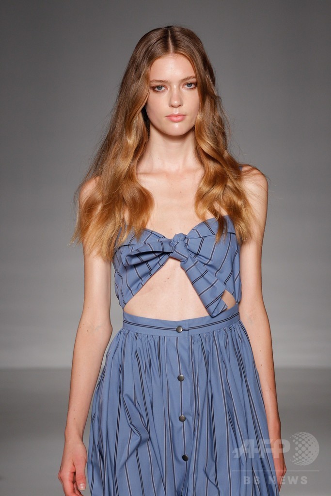 膝下丈のスカートでエレガントに、「ジル・スチュアート」15年春夏