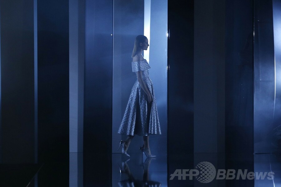 ボリューミーな裾に注目、「ラルフ＆ルッソ」14/15年秋冬オートクチュール