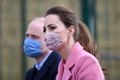 英ロンドンの学校を訪問したウィリアム王子夫妻（2021年3月11日撮影）。(c)JUSTIN TALLIS / various sources / AFP
