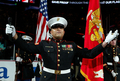 国歌独唱を行う米国海兵隊ファン・コントレラス二等軍曹。(c)AFP/Getty Images Jim McIsaac