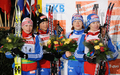 バイアスロンW杯2008-09第5戦、女子4x6キロメートルリレーの表彰式に臨むロシアの（左から）オリガ・ザイツェワ（%%Olga Zaitseva%%）、アルビナ・アハトワ（%%Albina Akhatova%%）、%%Anna Boulygina%%、%%Olga Medvedtseva%%。（2009年1月14日撮影）(c)AFP/DDP/LENNART PREISS