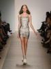 米・ニューヨーク市内で発表されたエルベ・レジェ バイ マックスアズリア（Herve Leger By Max Azria）の10年春夏コレクション（2009年9月13日撮影）。(c)AFP/Getty Images/Kristian Dowling