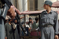 2007年8月4日、ガズニ（Ghazni）州で、警備に当たるアフガニスタンの警察官。(c)AFP/Shah Marai