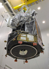仏領ギアナのクールー（Kourou）にあるギアナ宇宙センターで、アダプターに装着される宇宙望遠鏡「ハーシェル（Herschel）」（2009年撮影）。(c)AFP/CNES - ARIANESPACE - L. MIRA