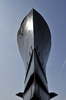 英ゴスポート（Gosport）にある王立海軍潜水艦博物館（Royal Navy Submarine Museum）の港に係留された英海軍のA級潜水艦「アライアンス（HMS Alliance）号」（2014年4月3日撮影）。(c)AFP/GLYN KIRK