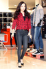 韓国・ソウル（Seoul）の現代百貨店（Hyundai Department Store）で行われた、「ヒルフィガー・デニム（Hilfiger Denim）」による2014年秋のイベントに臨む、ガールズグループ「KARA（カラ）」のハラ（Hara、2014年9月16日撮影）。(c)STARNEWS
