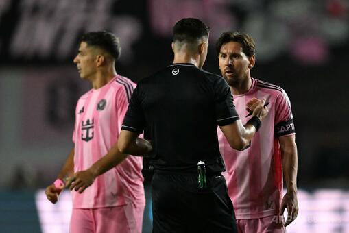 メッシがMLSから罰金 相手コーチの首つかむ 写真2枚 国際
