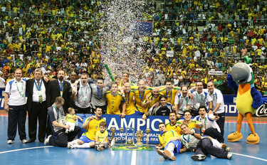 PK戦の末ブラジルが優勝、フットサルW杯 写真10枚 国際ニュース