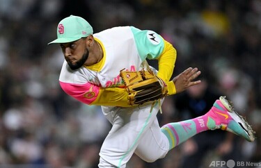 パドレスのスアレス投手、粘着物質使用で10試合の出場停止処分 写真1枚